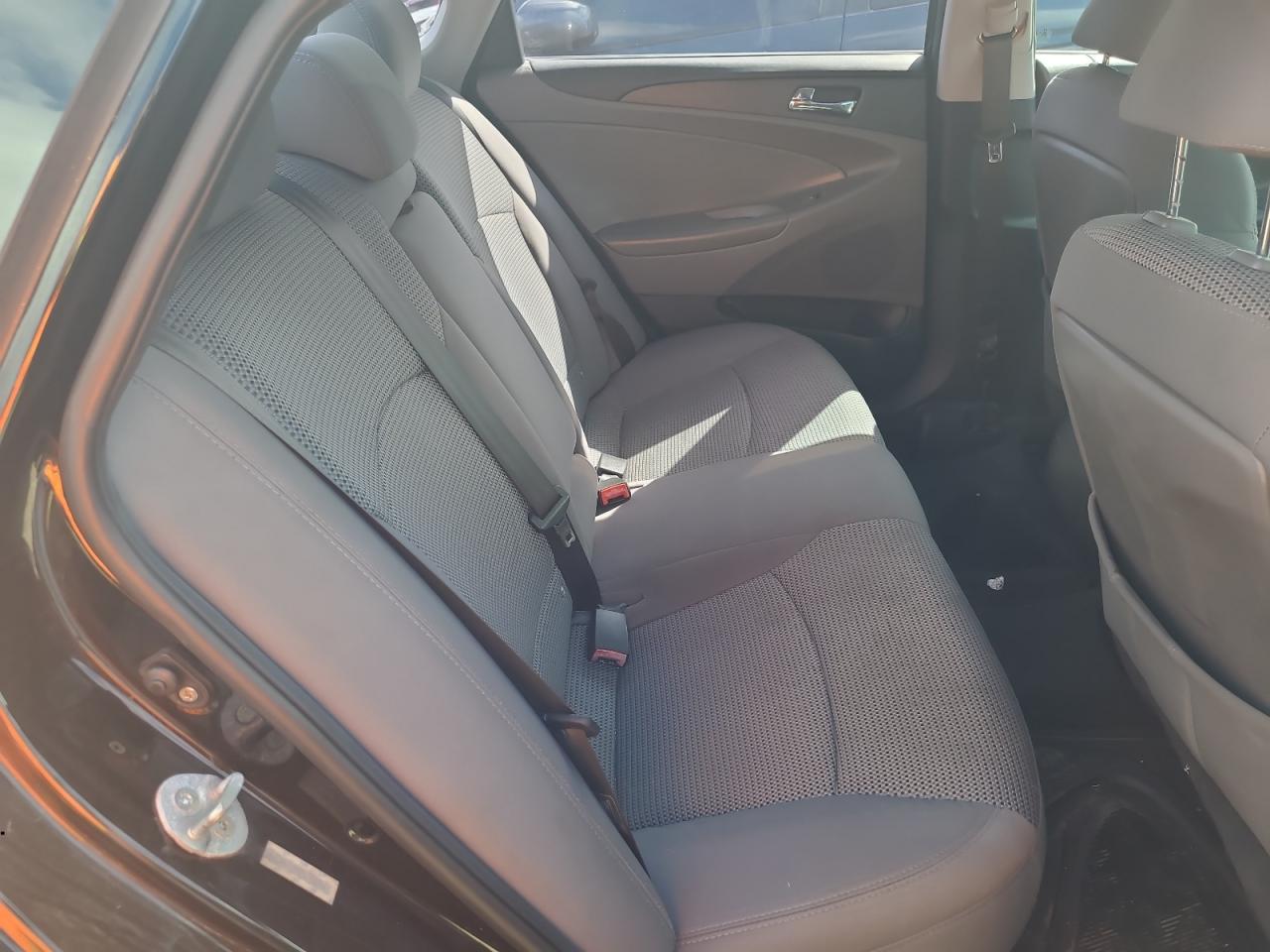 2011 Hyundai Sonata - Image 10