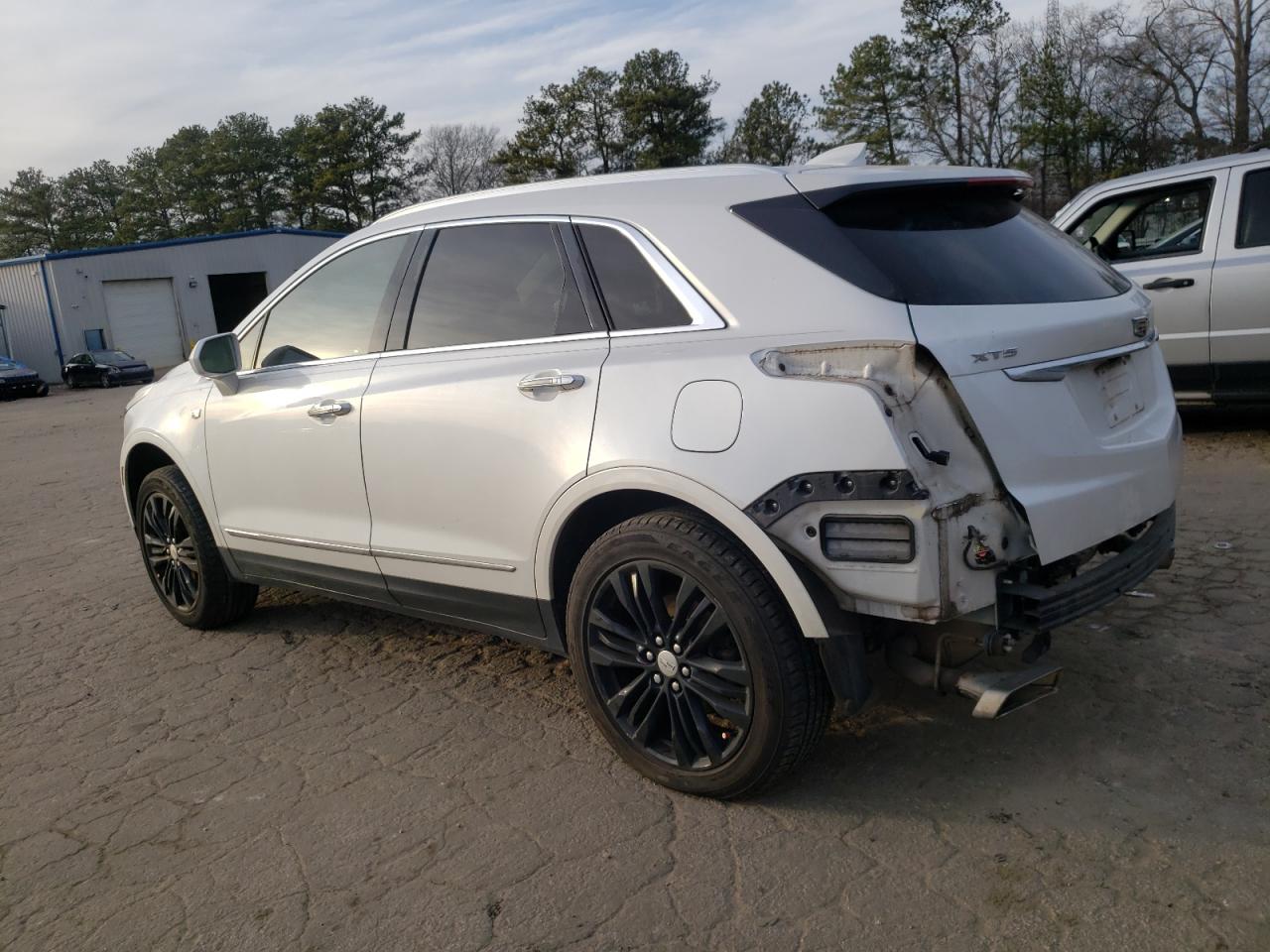 2017 Cadillac XT5 - Image 2