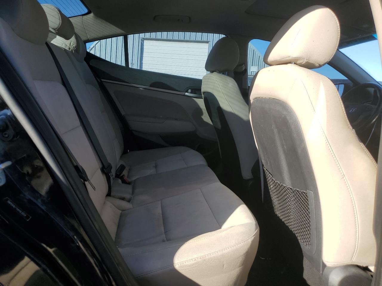 2017 Hyundai Elantra - Image 10