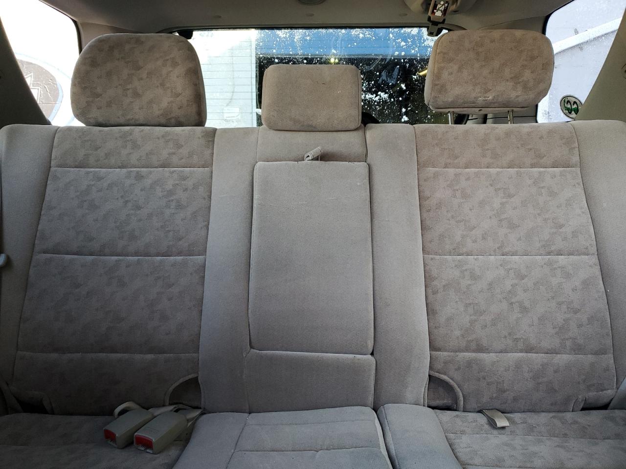 2004 Kia Sorento - Image 10