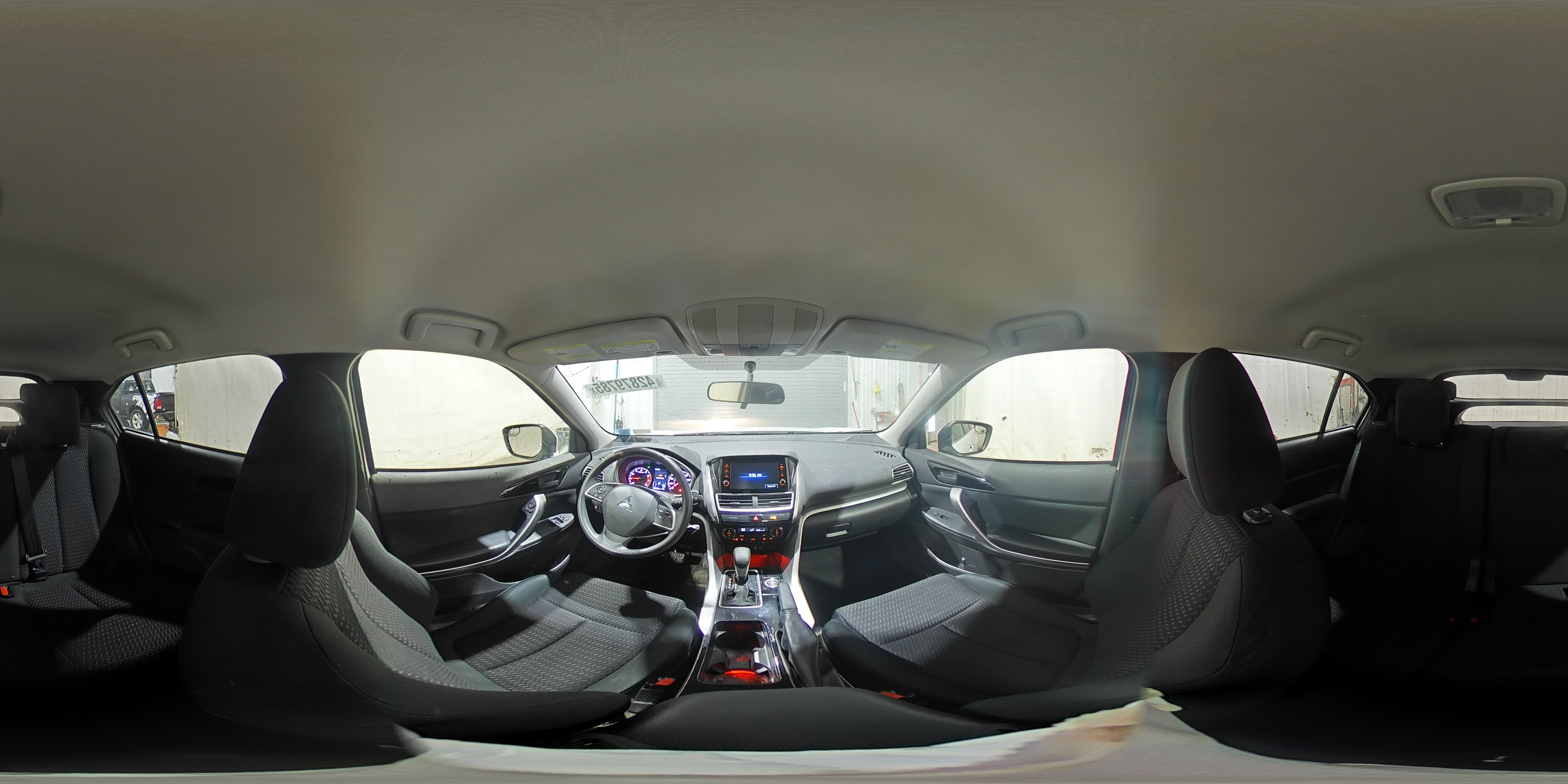 2018 Mitsubishi Eclipse - Image 14
