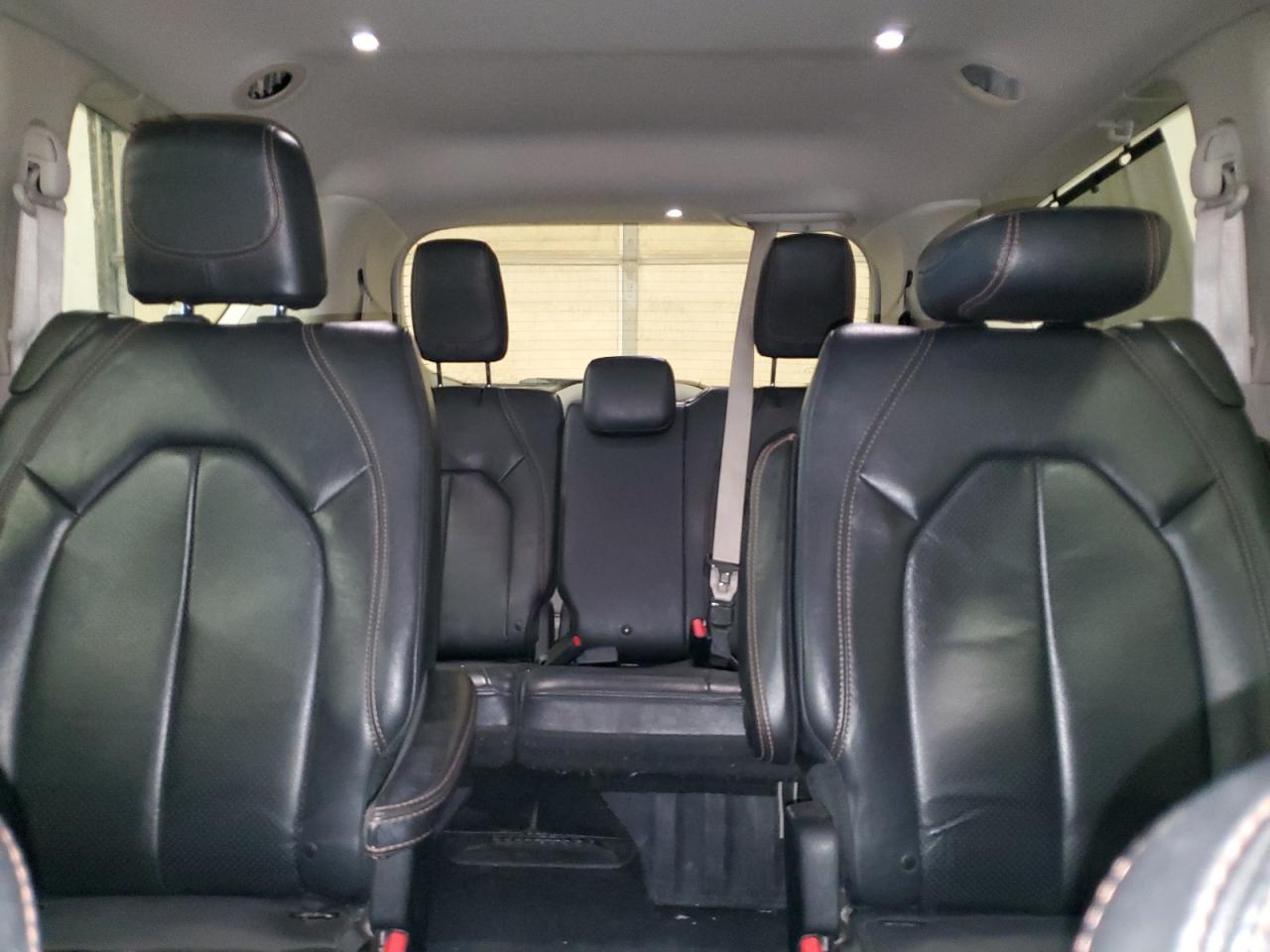 2018 Chrysler Pacifica - Image 10