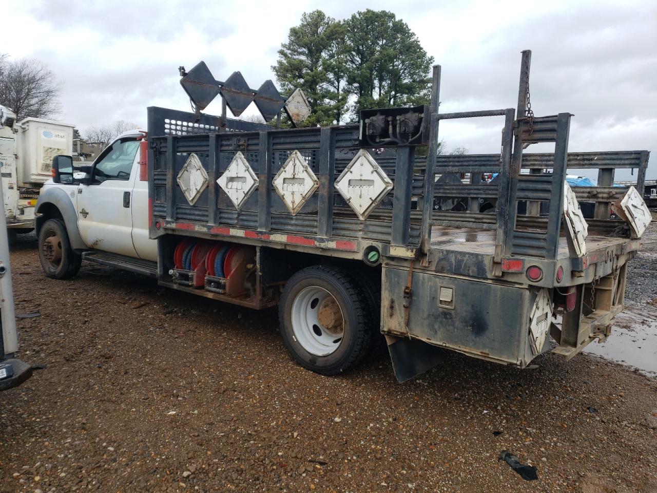 2011 Ford F550 - Image 2