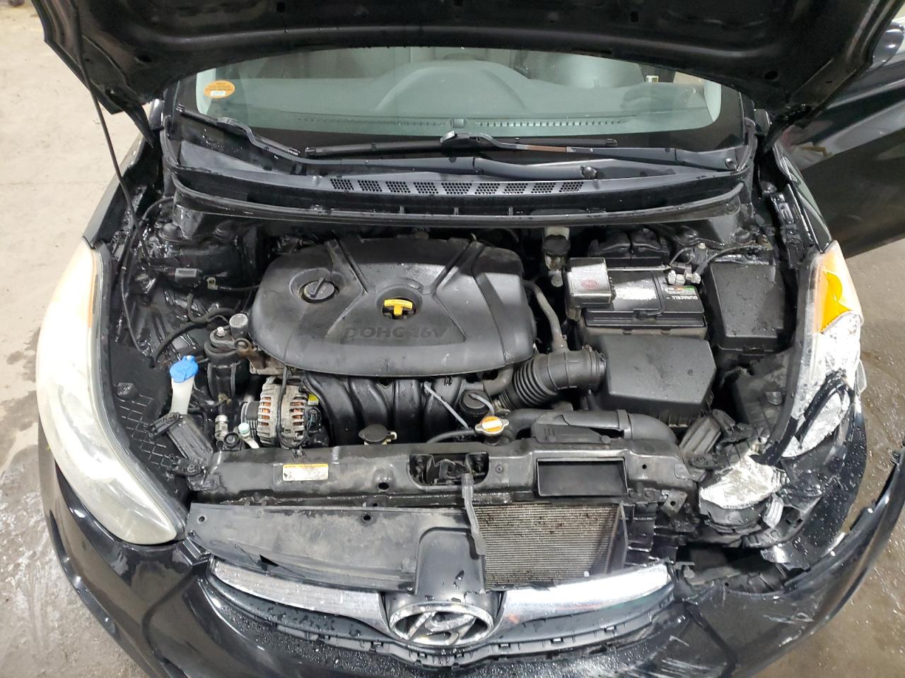 2012 Hyundai Elantra - Image 11