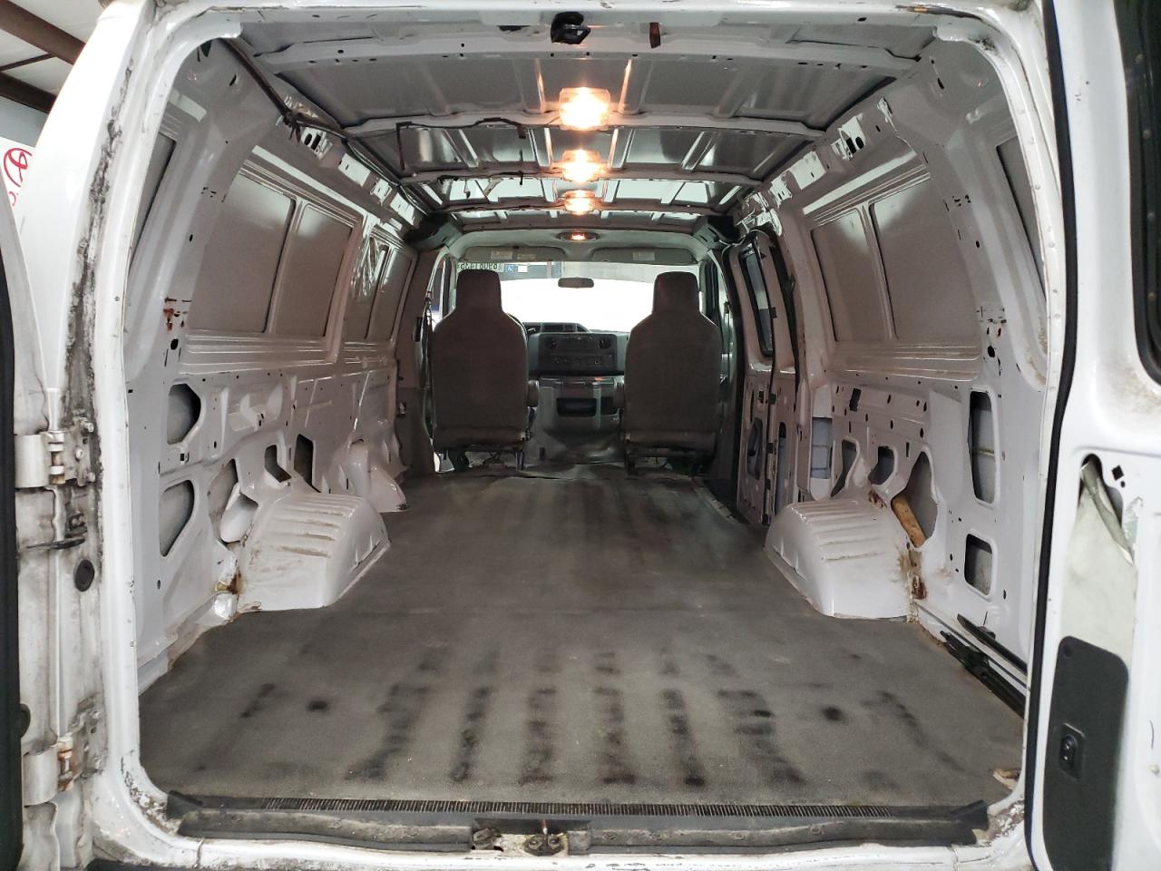 2013 Ford Econoline - Image 10