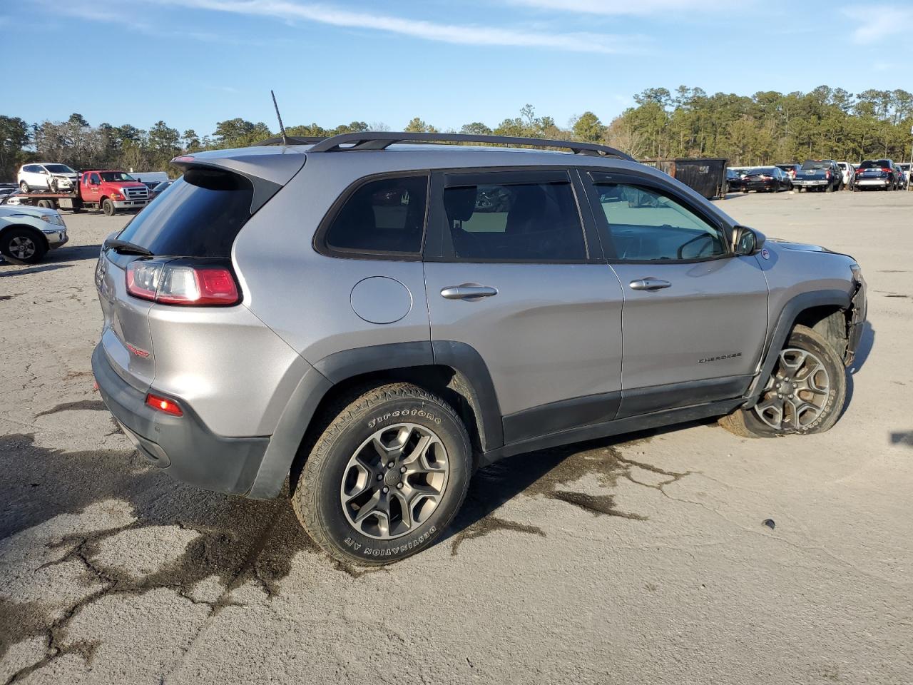 2020 Jeep Cherokee - Image 3