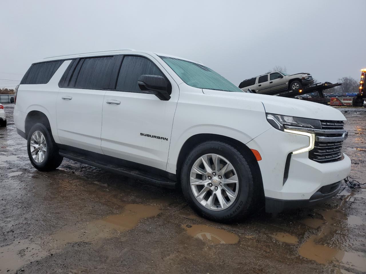 2023 Chevrolet Suburban - Image 4