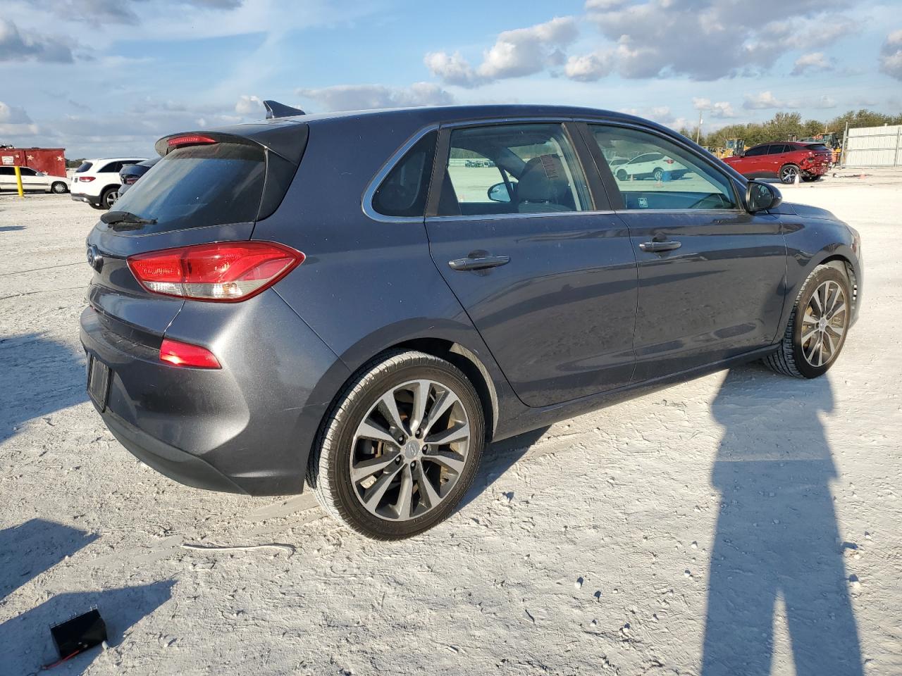 2018 Hyundai Elantra - Image 3
