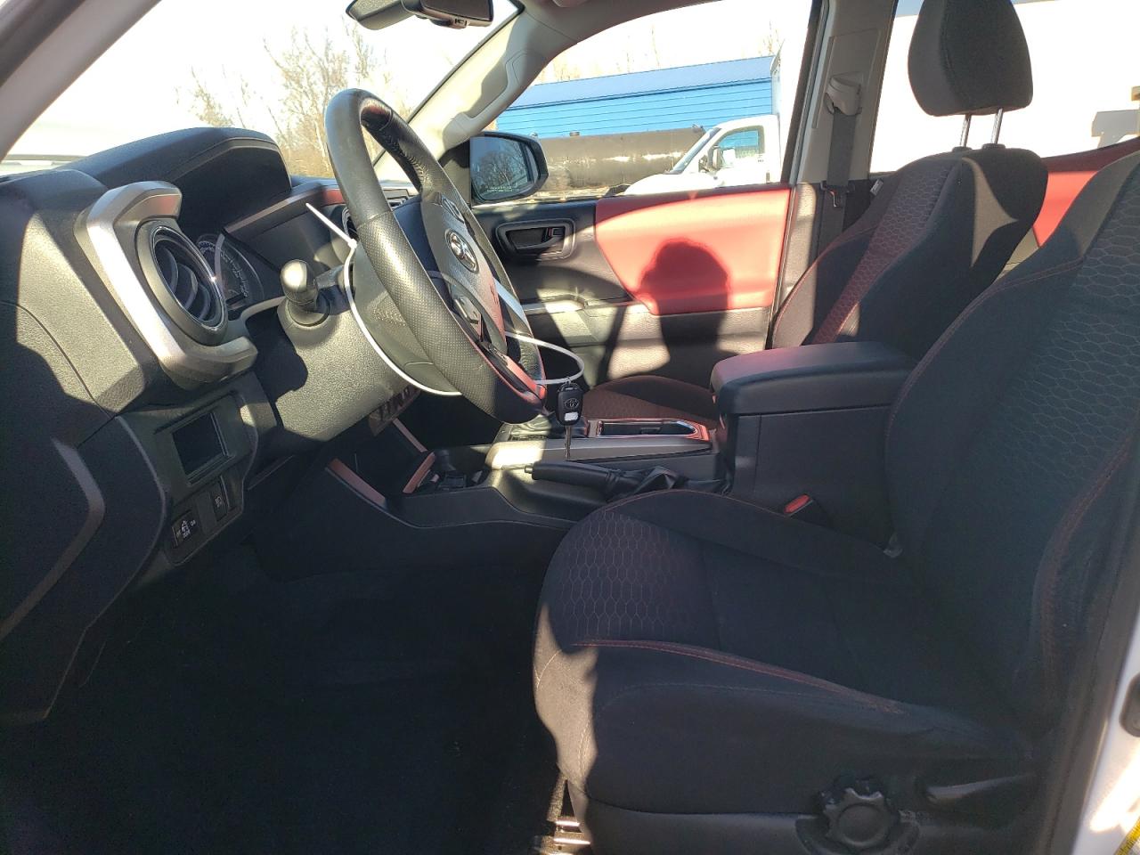 2018 Toyota Tacoma - Image 7