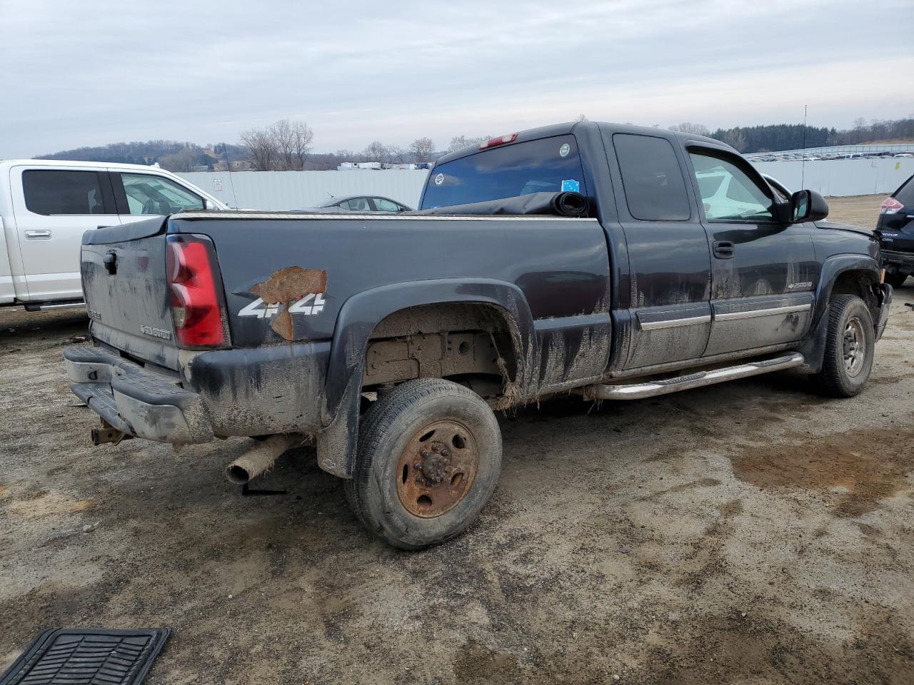 2004 Chevrolet Silverado - Image 3