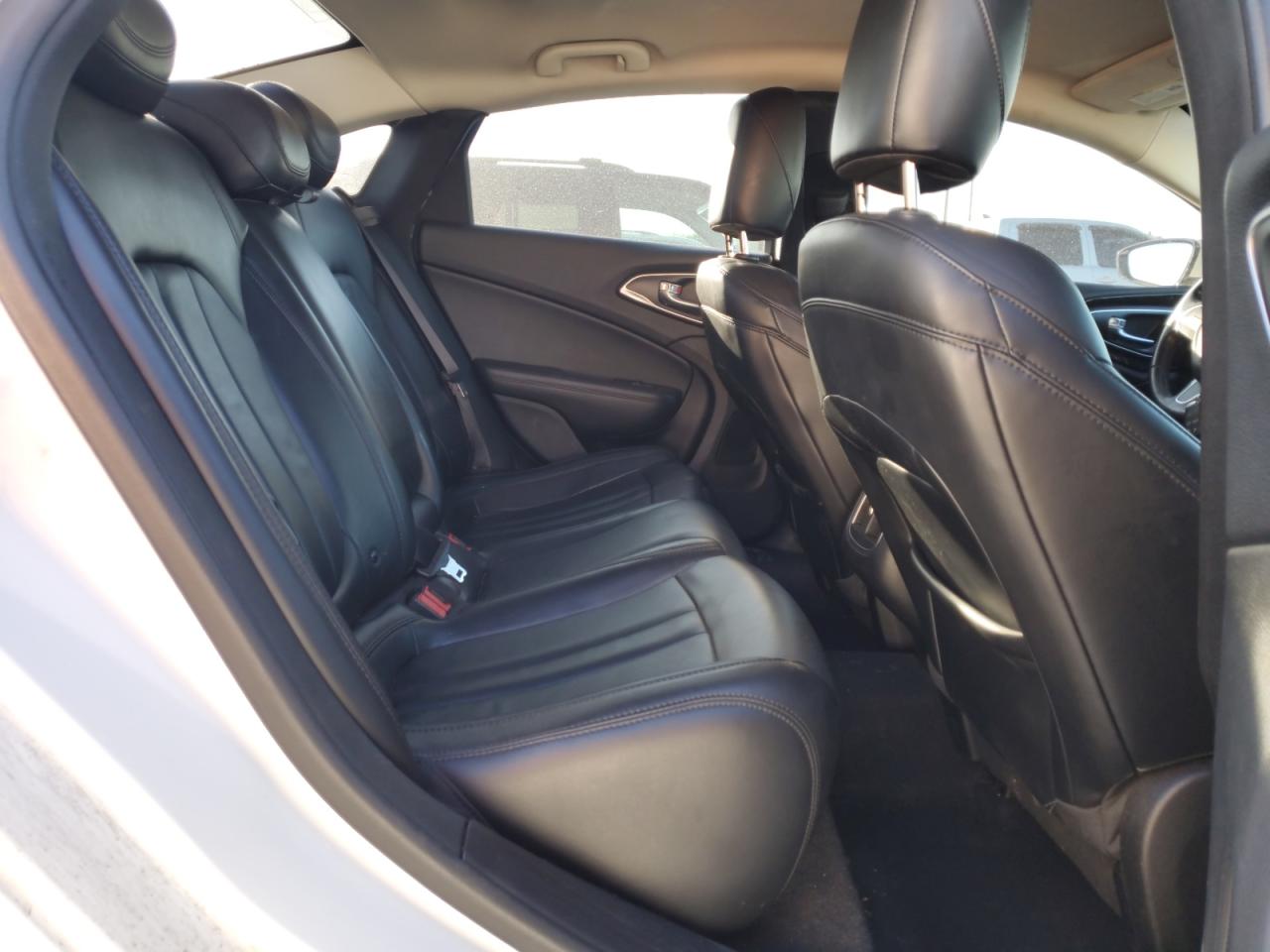 2015 Chrysler 200 - Image 10