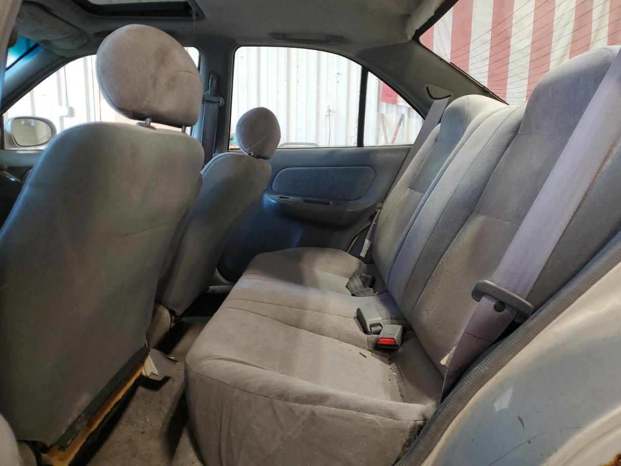 1998 Nissan Sentra - Image 10