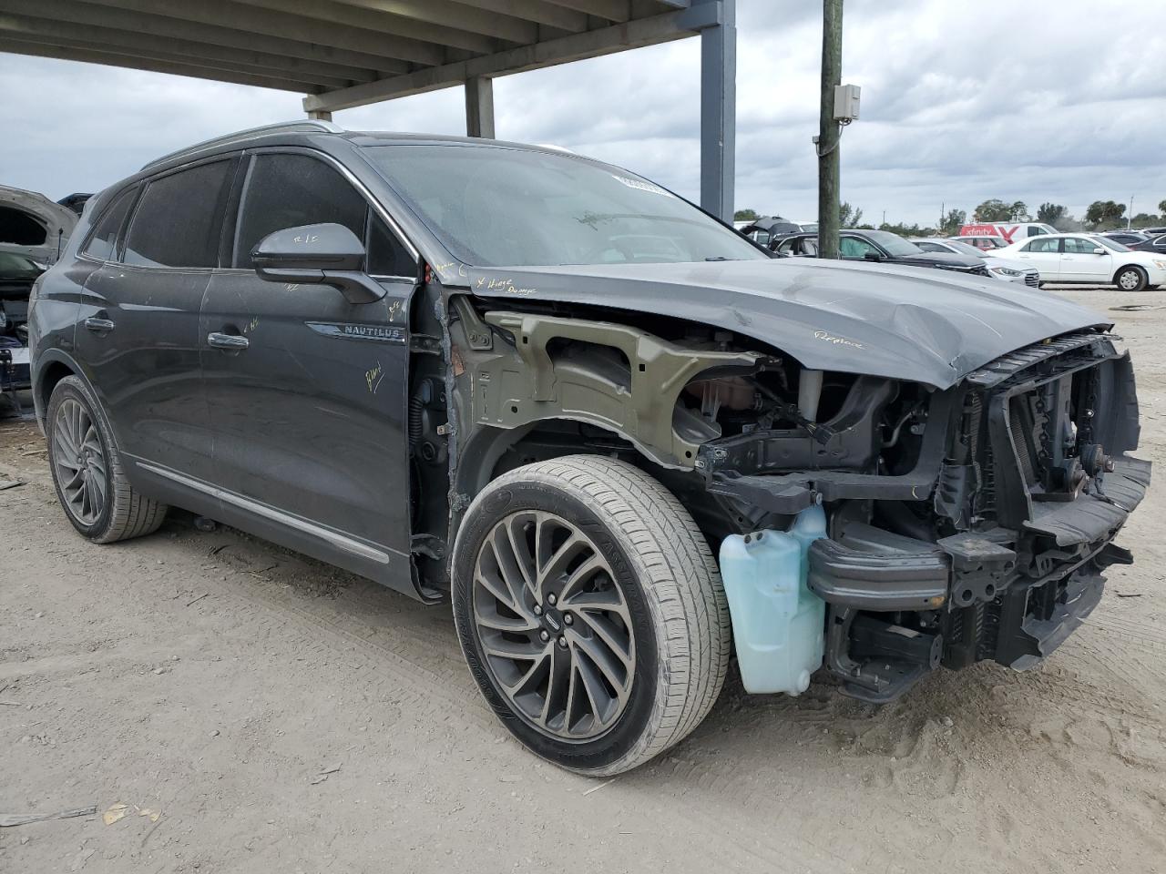 2019 Lincoln Nautilus - Image 4