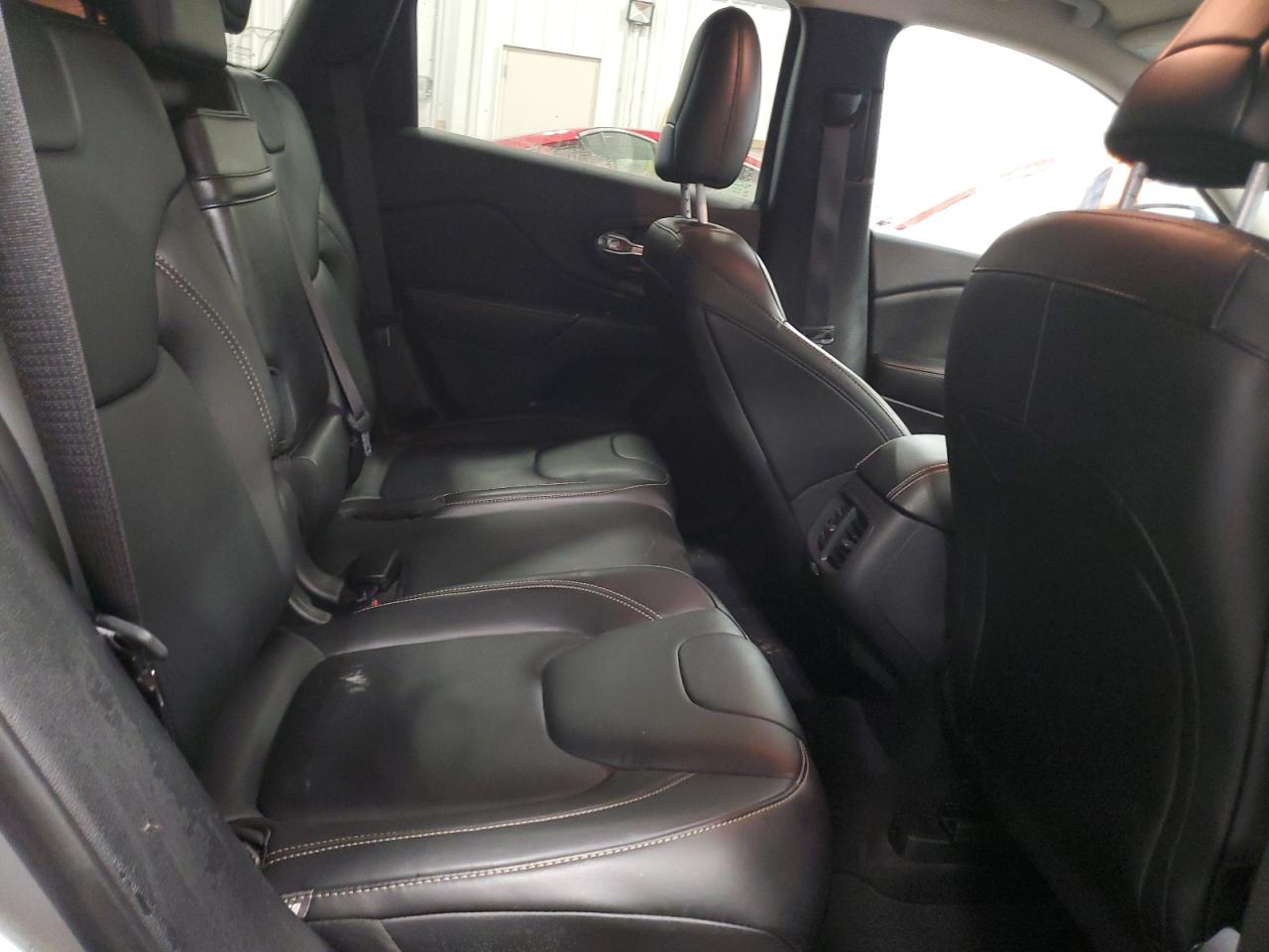 2016 Jeep Grand Cherokee - Image 11