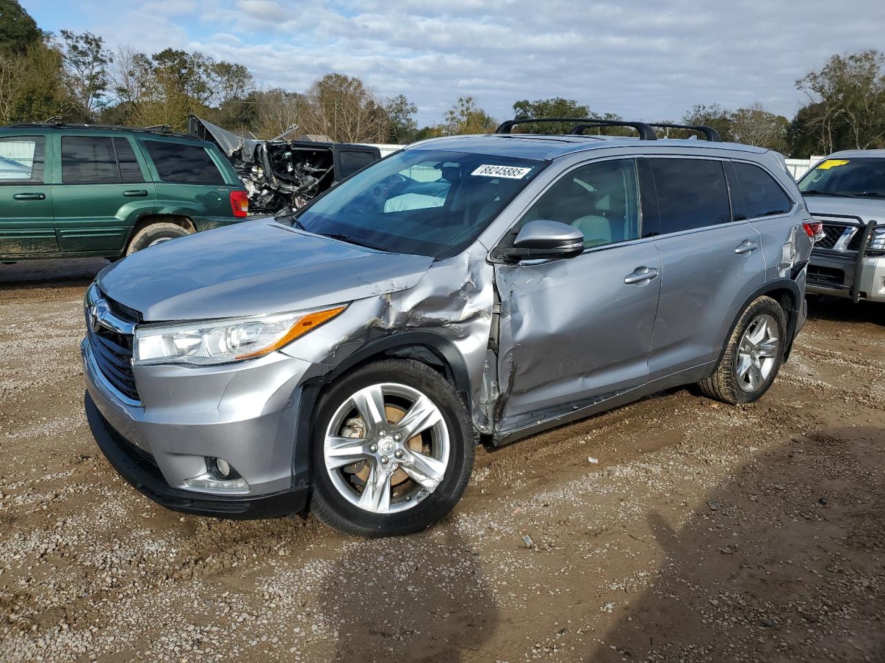 2015 Toyota Highlander - Image 1
