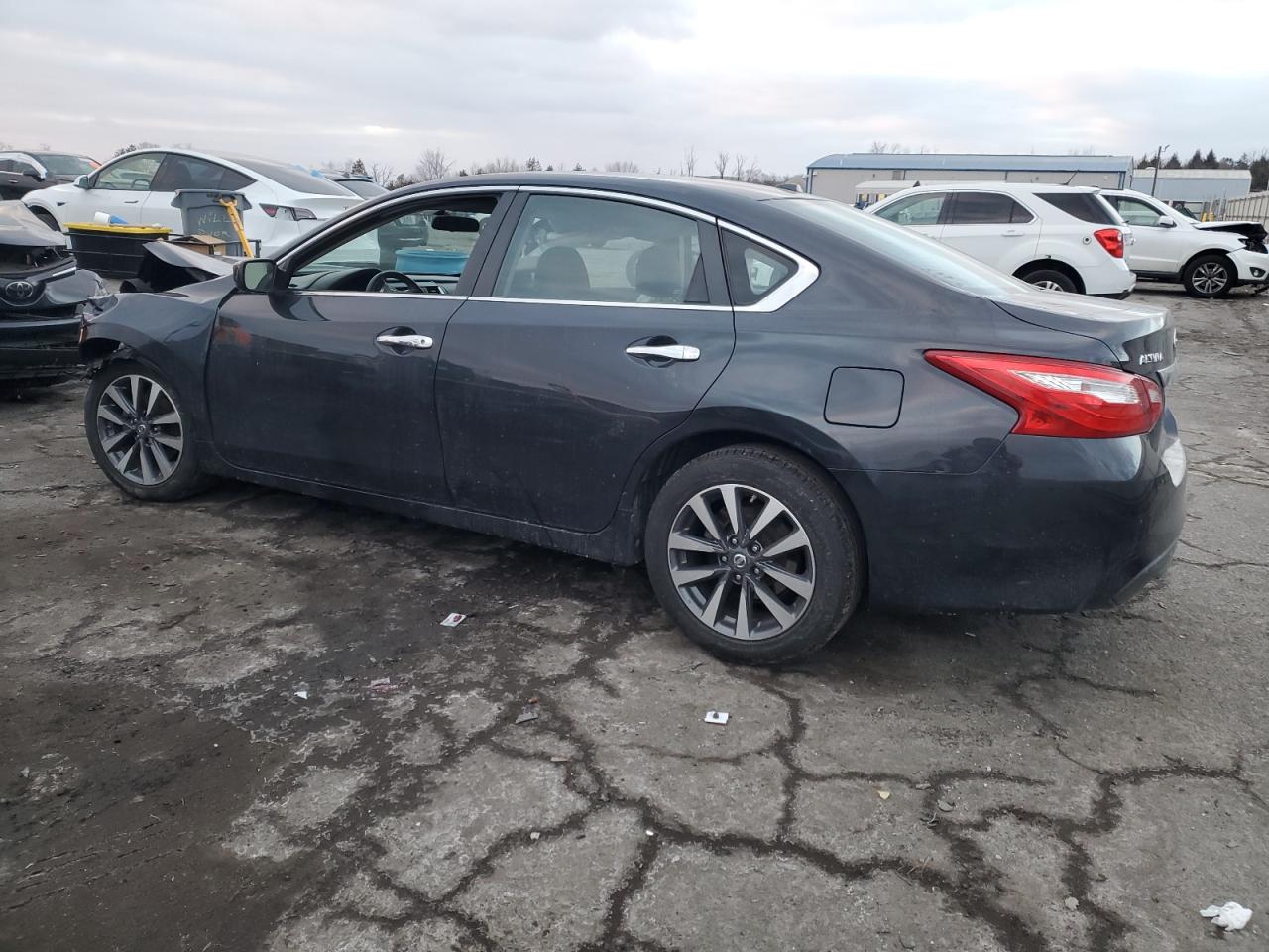 2017 Nissan Altima - Image 2