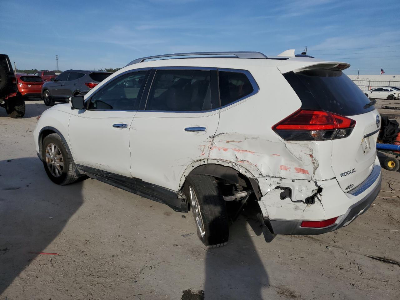 2017 Nissan Rogue - Image 2