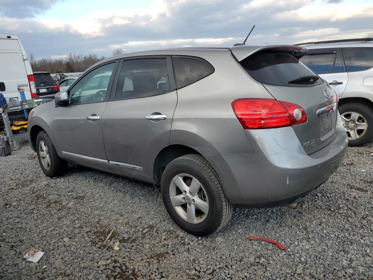 2013 Nissan Rogue - Image 2