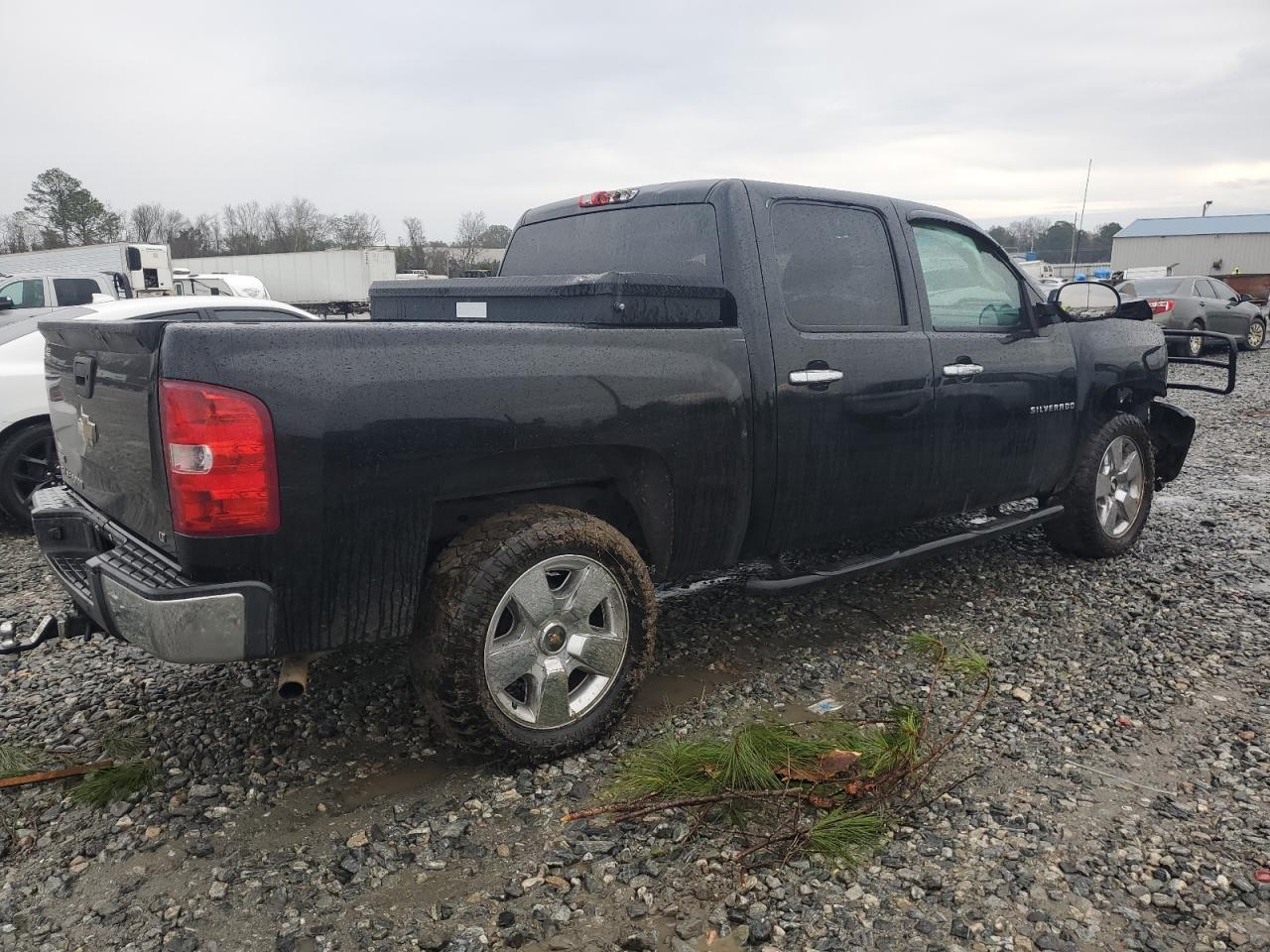 2011 Chevrolet Silverado - Image 3