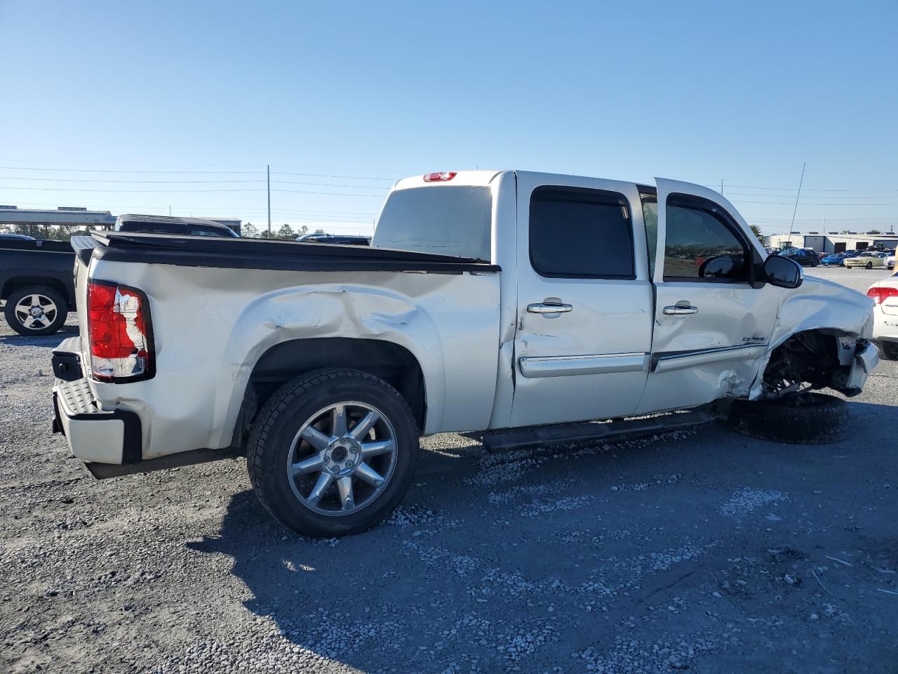 2011 GMC Sierra - Image 3