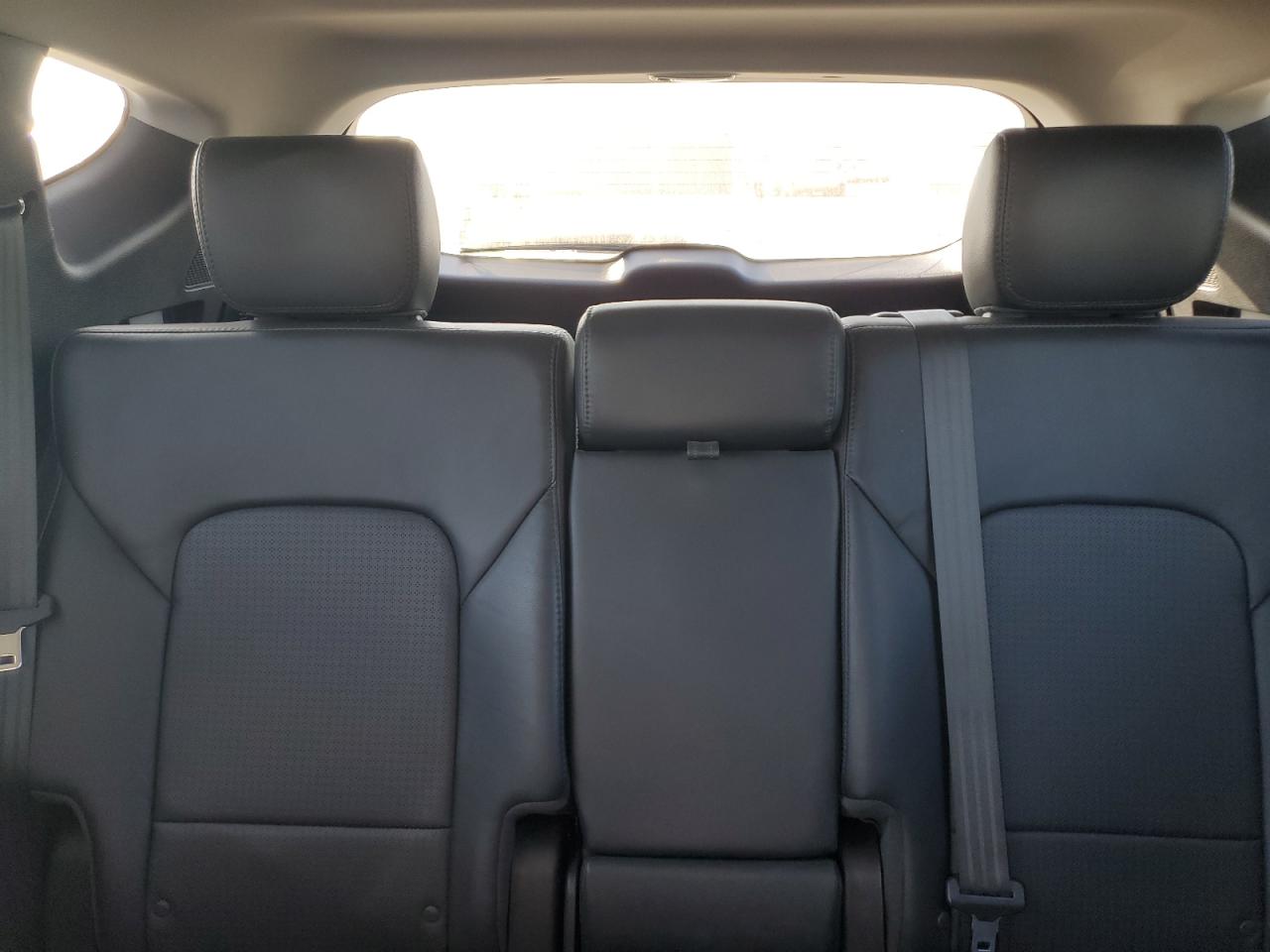 2016 Hyundai Santa Fe - Image 10