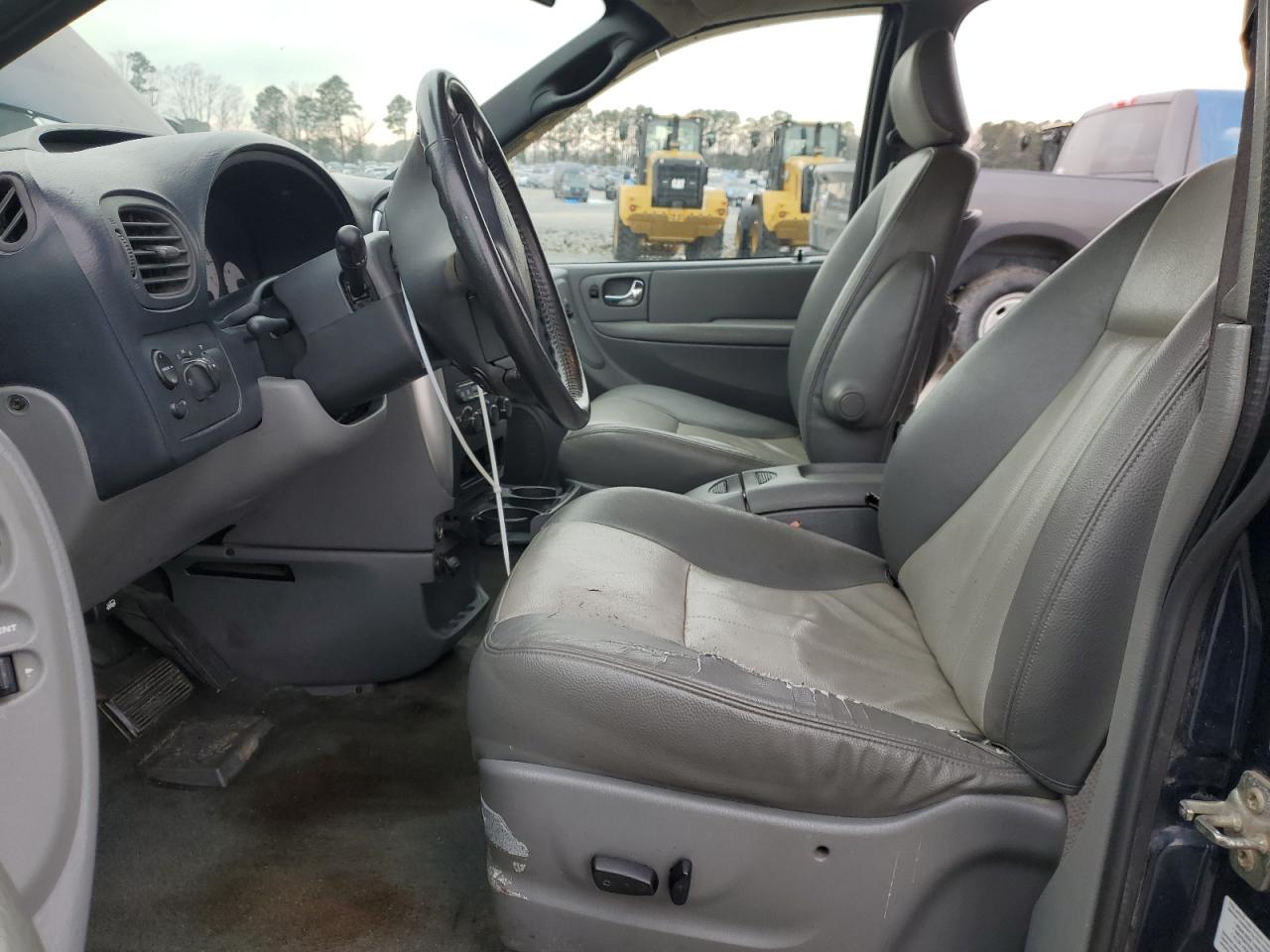 2004 Dodge Caravan - Image 7