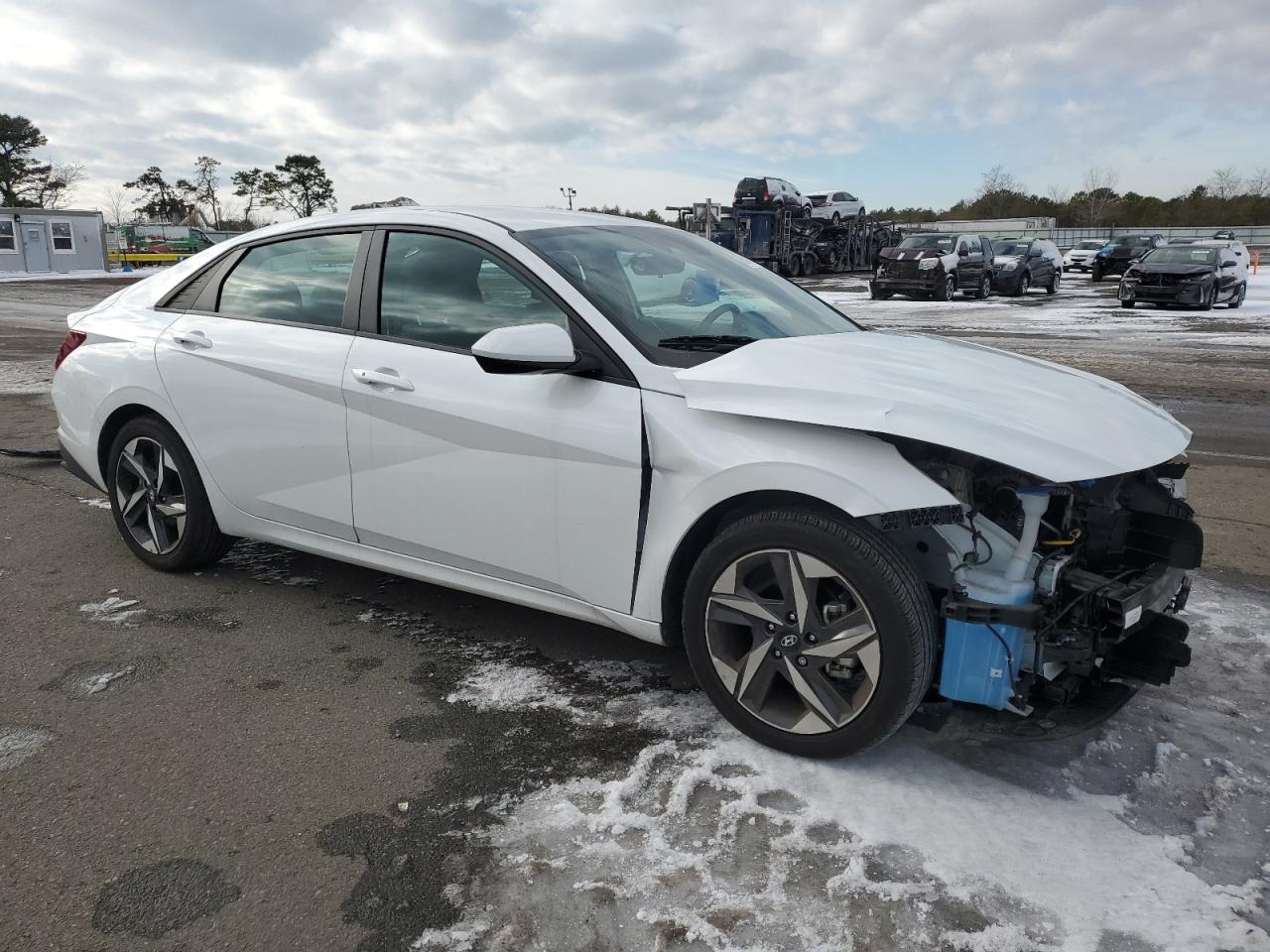 2023 Hyundai Elantra - Image 4