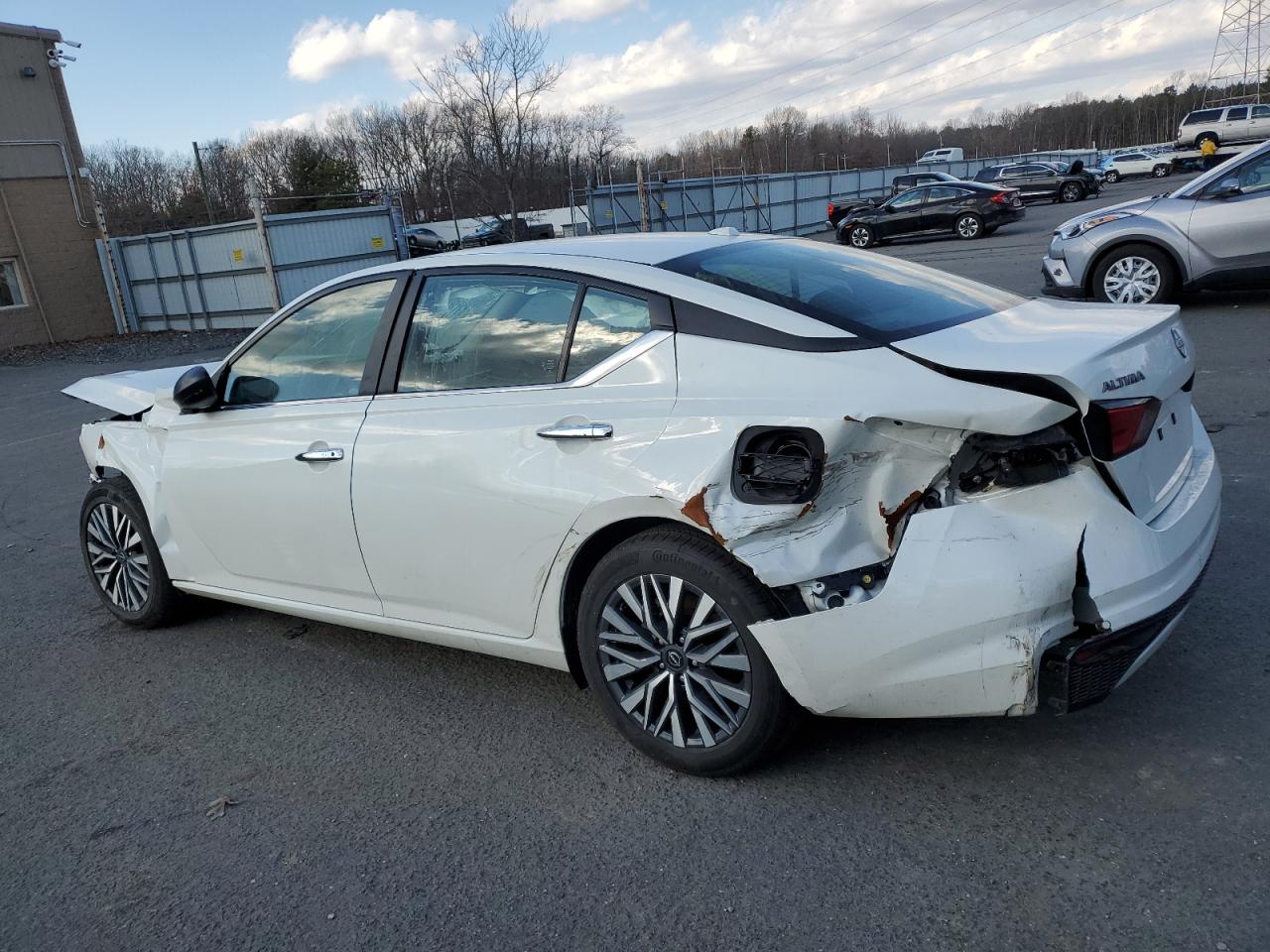 2024 Nissan Altima - Image 2