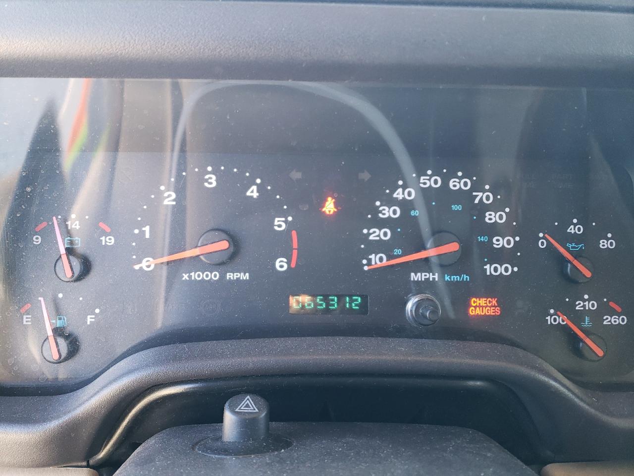 2002 Jeep Wrangler / Tj Sahara VIN: 1J4FA59SX2P729233 Lot: 86692204