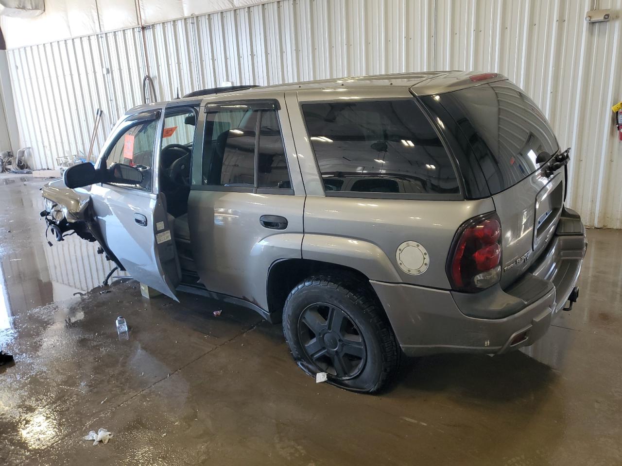2005 Chevrolet TrailBlazer - Image 2