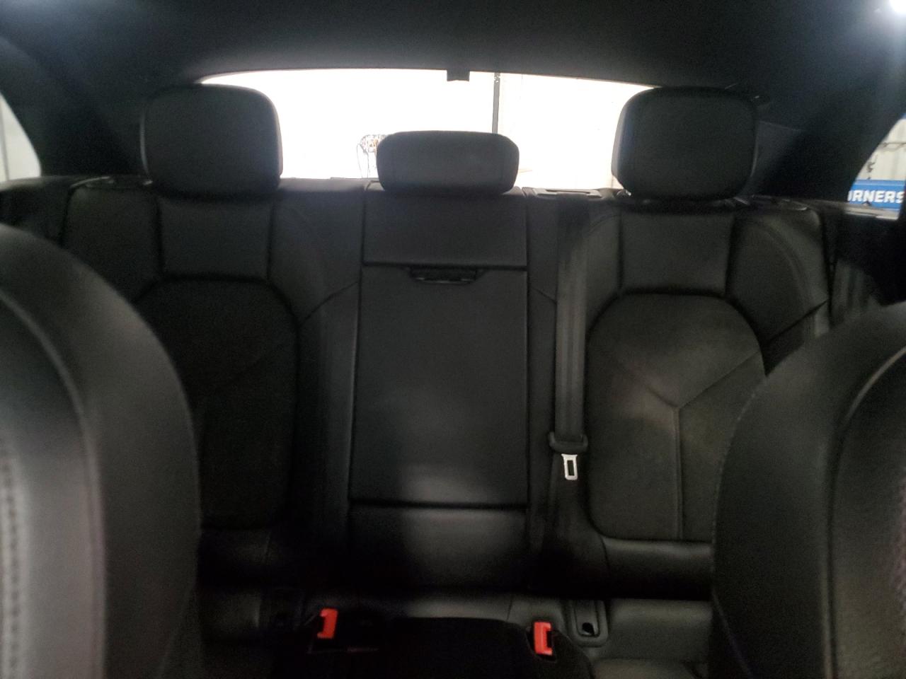 2018 Porsche Macan - Image 10