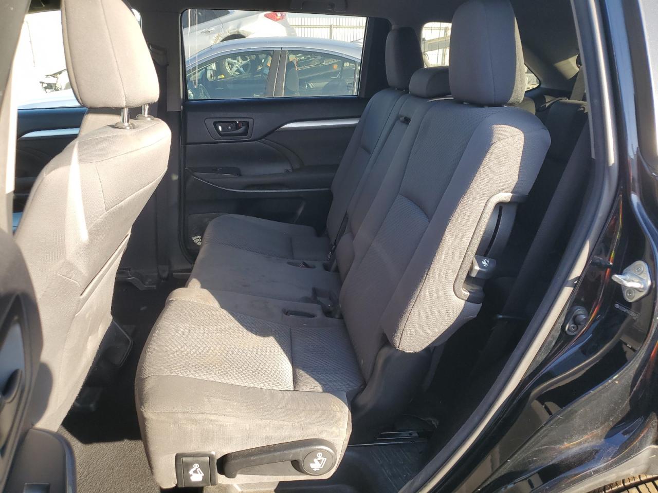 2014 Toyota Highlander - Image 11