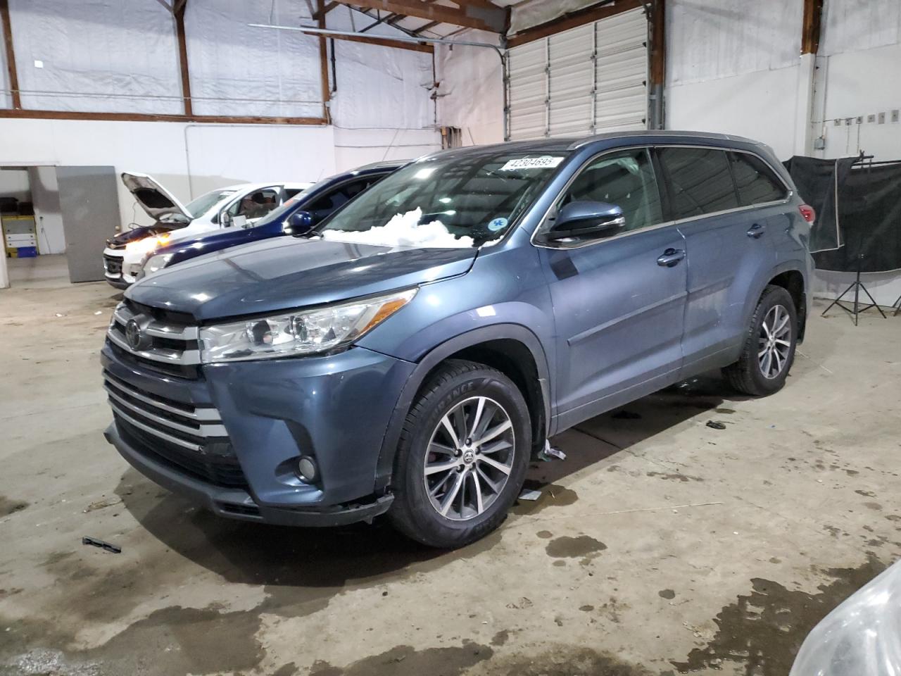 2017 Toyota Highlander - Image 1