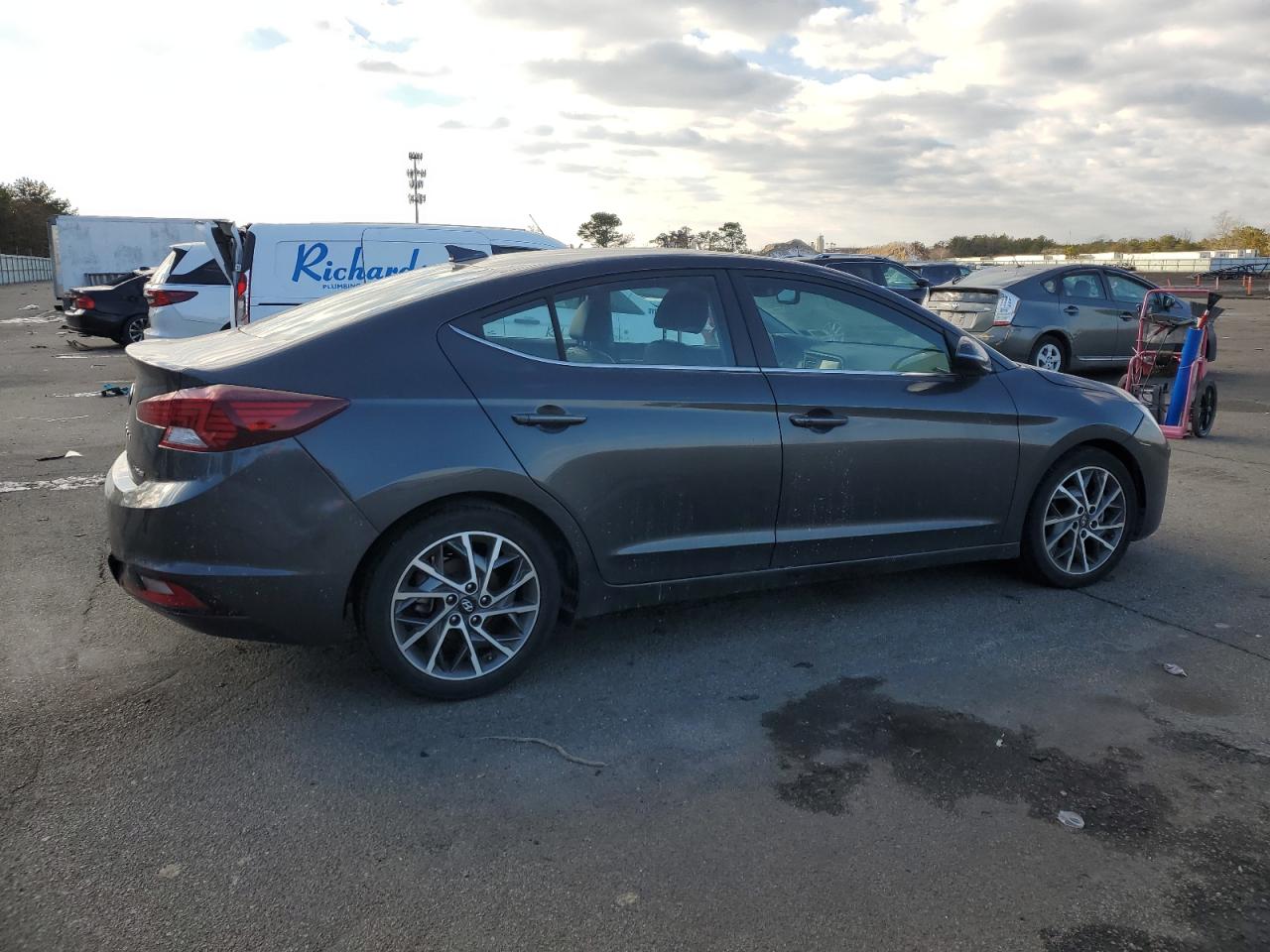 2020 Hyundai Elantra - Image 3