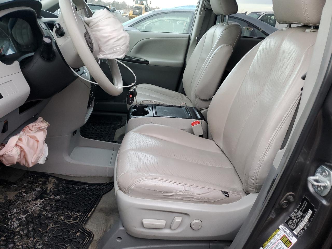 2014 Toyota Sienna - Image 7