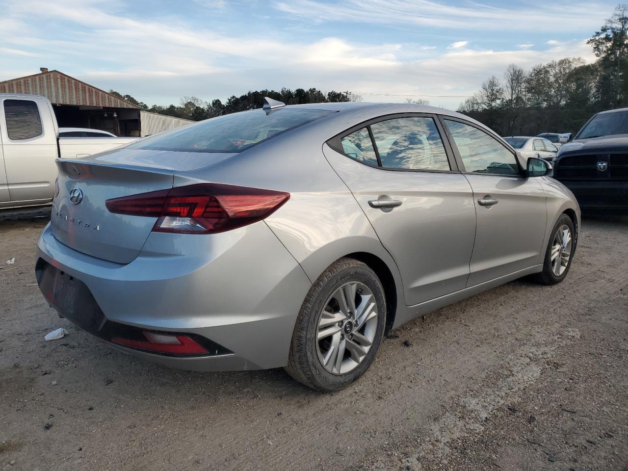 2020 Hyundai Elantra - Image 3