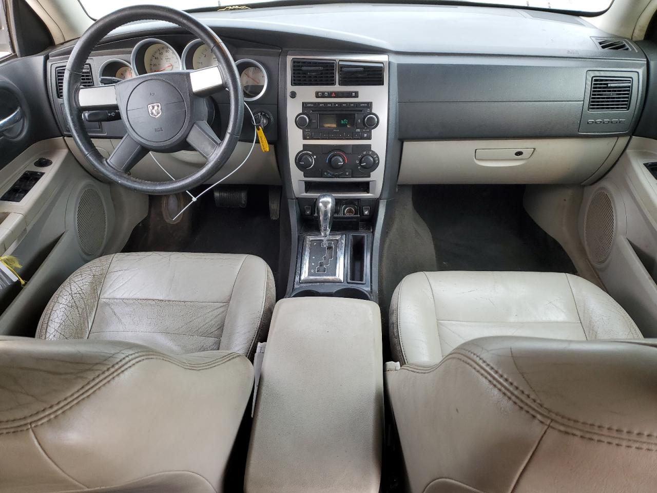 2005 Dodge Magnum - Image 8