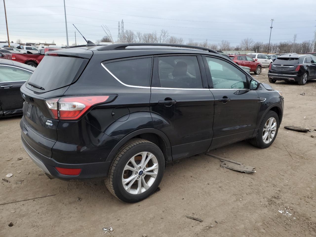 VIN 1FMCU9HD8JUD56795 2018 FORD ESCAPE no.3