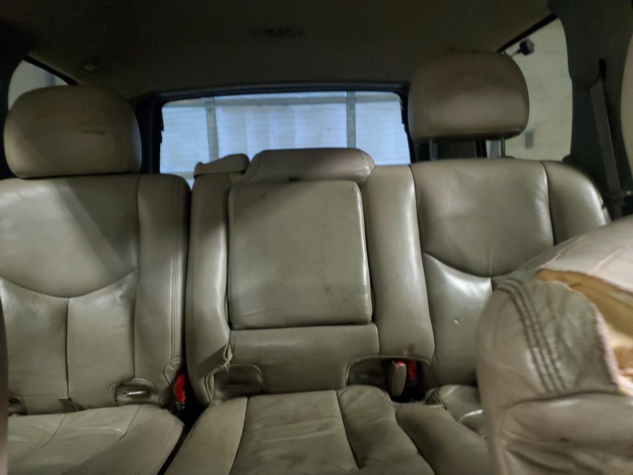 2001 Chevrolet Tahoe - Image 10