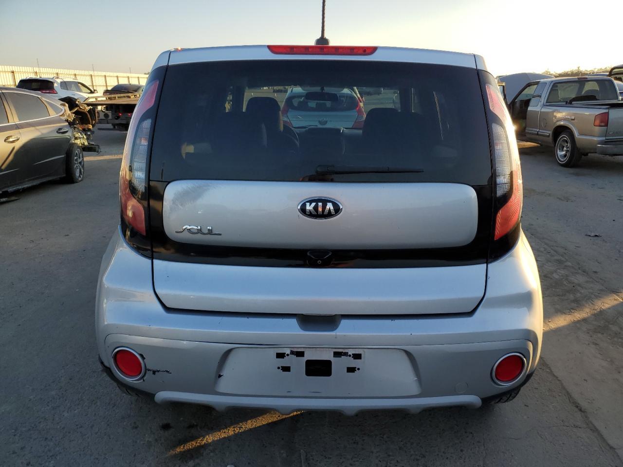 VIN KNDJP3A55K7646172 2019 KIA SOUL no.6