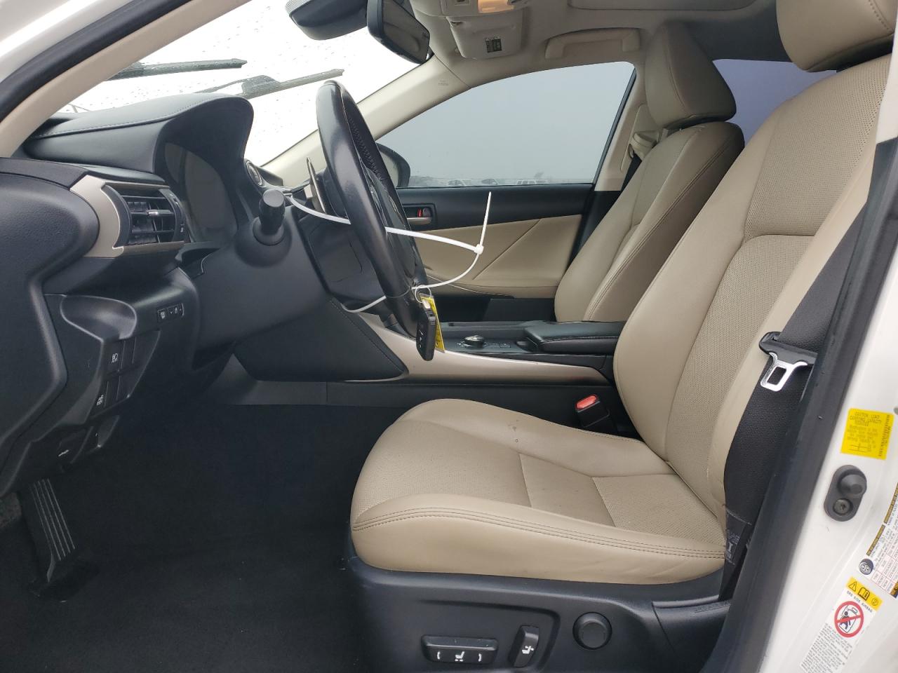 2018 Lexus IS - Image 7