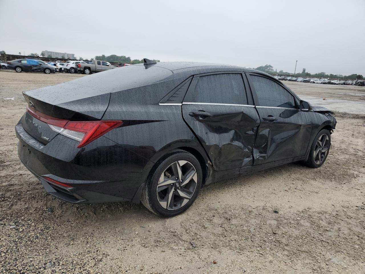2023 Hyundai Elantra - Image 3