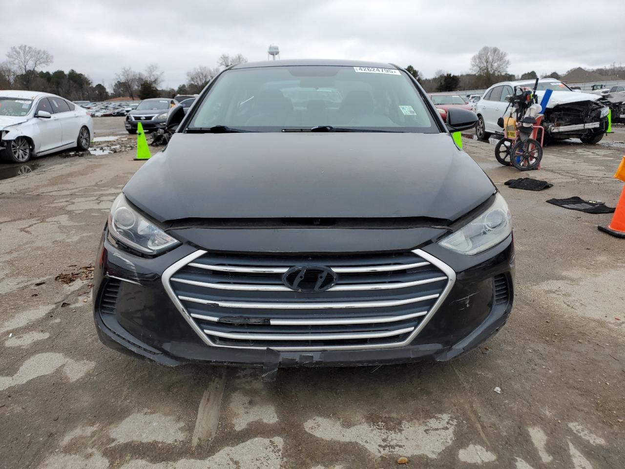 2017 Hyundai Elantra - Image 5