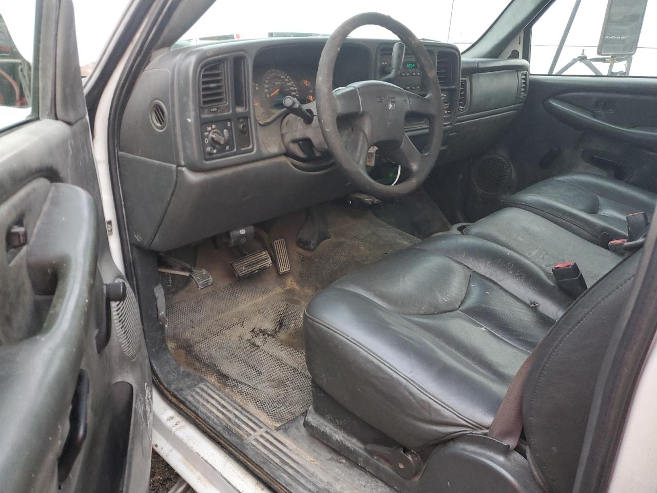 2003 GMC Sierra - Image 8