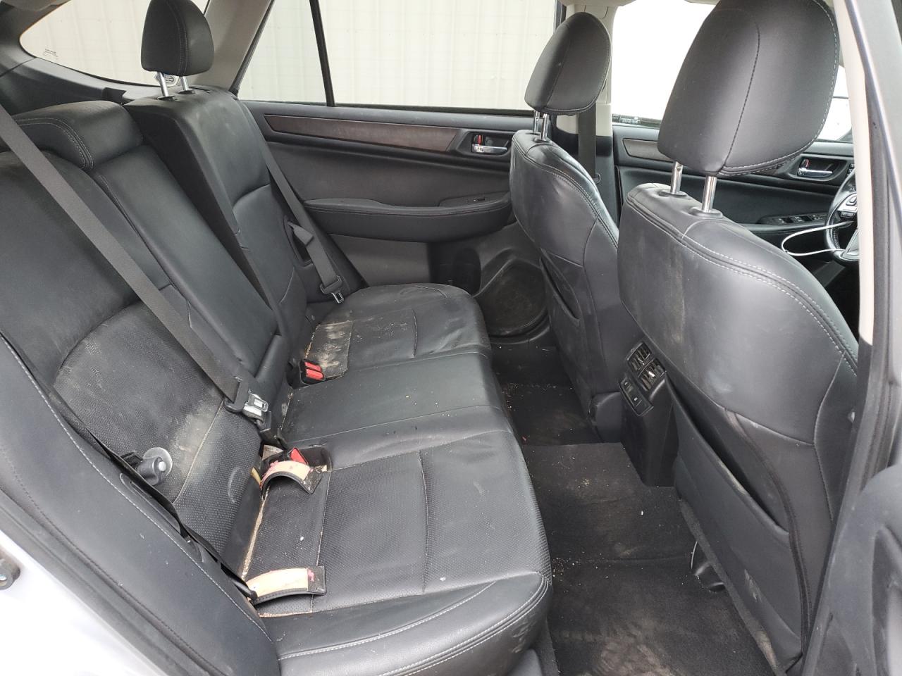 2015 Subaru Outback - Image 11