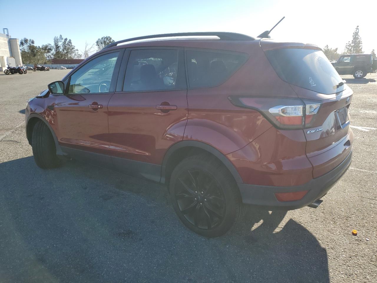 VIN 1FMCU0GD6JUA37246 2018 FORD ESCAPE no.2