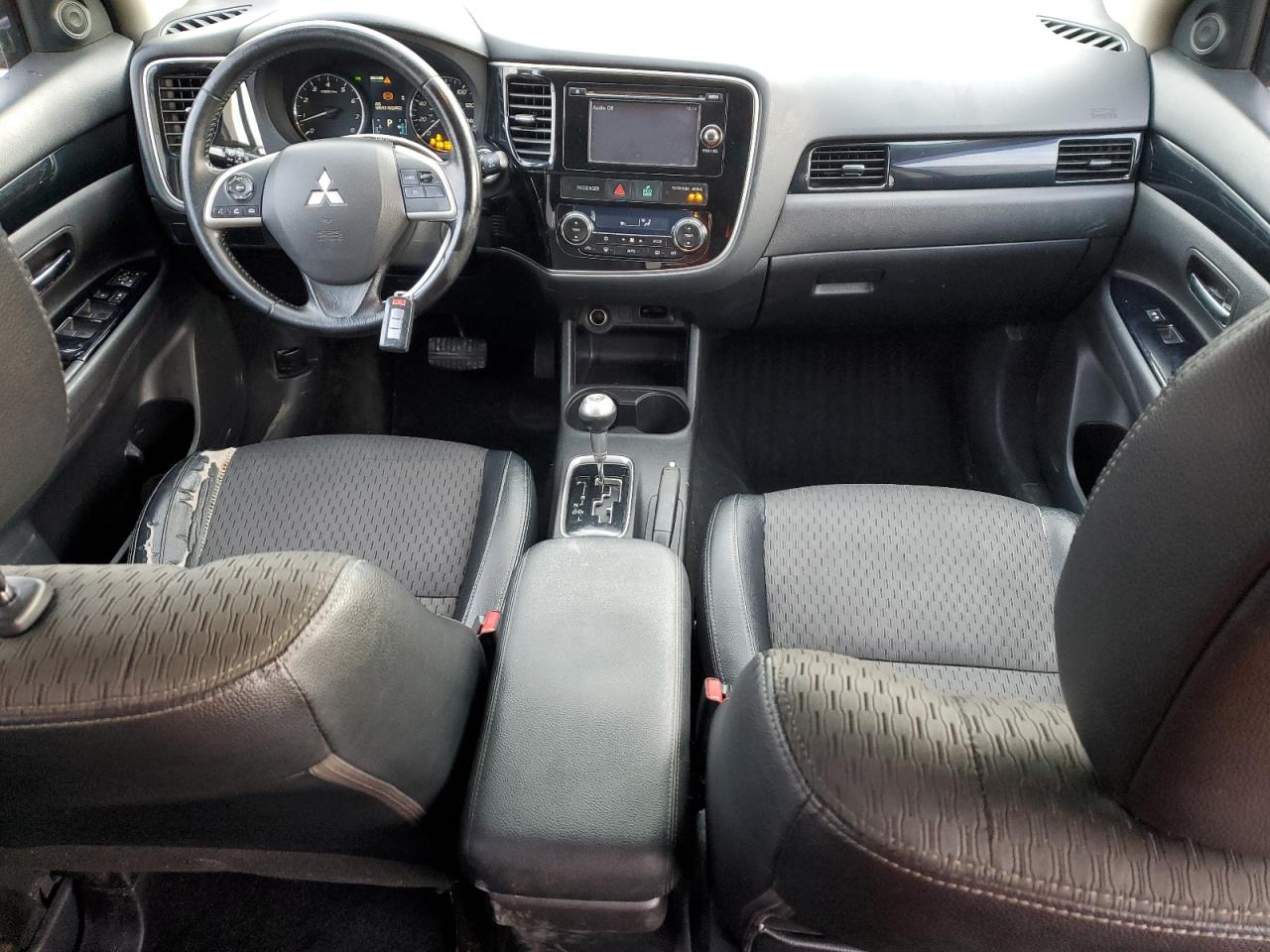 2015 Mitsubishi Outlander - Image 8