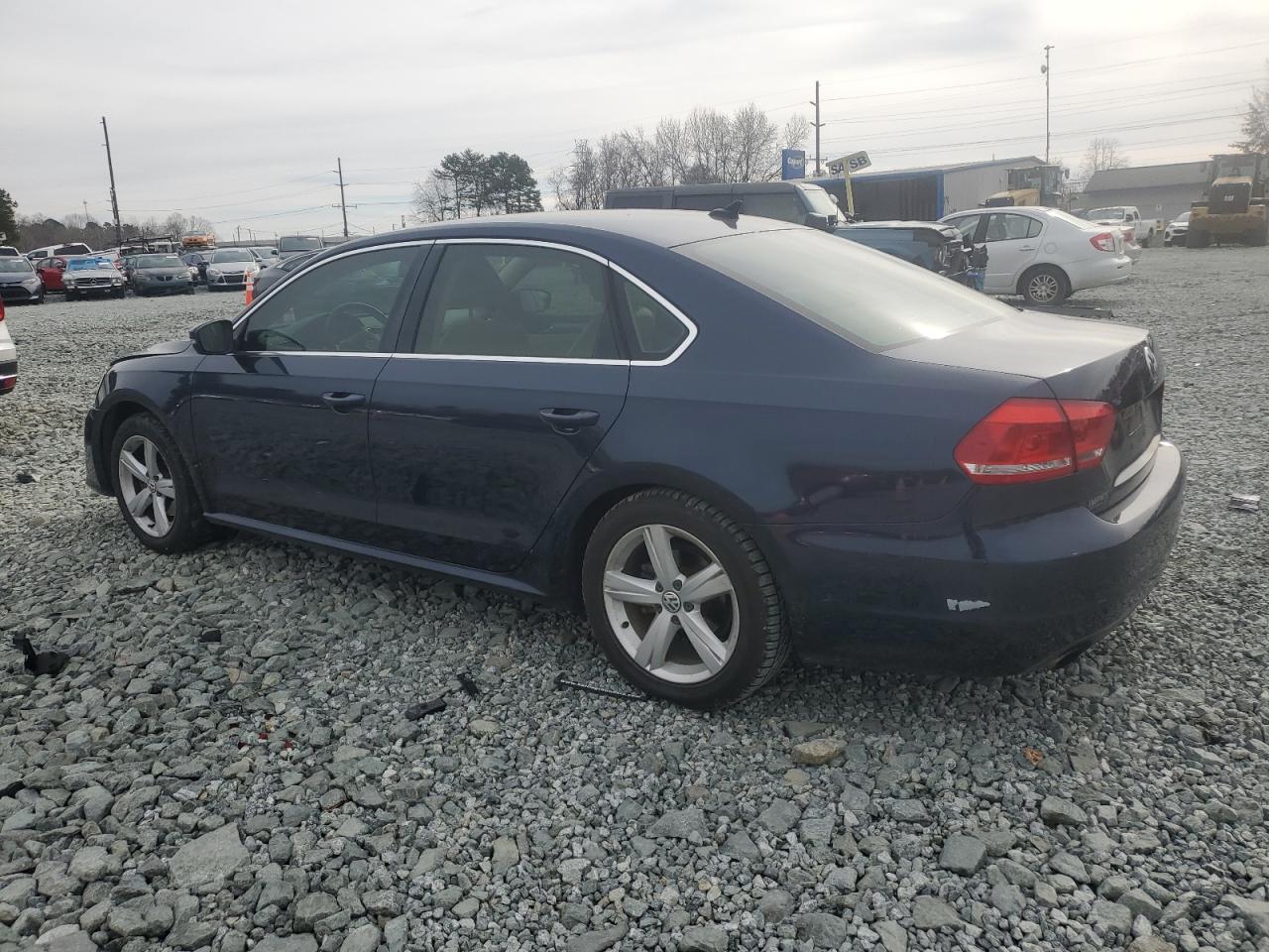 2014 Volkswagen Passat - Image 2