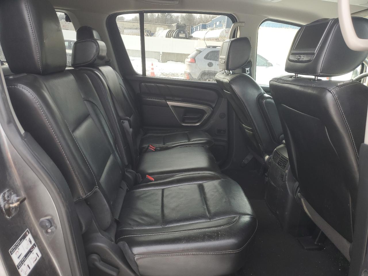 2015 Nissan Armada - Image 11