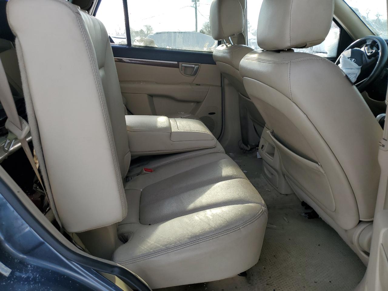 2009 Hyundai Santa Fe - Image 11